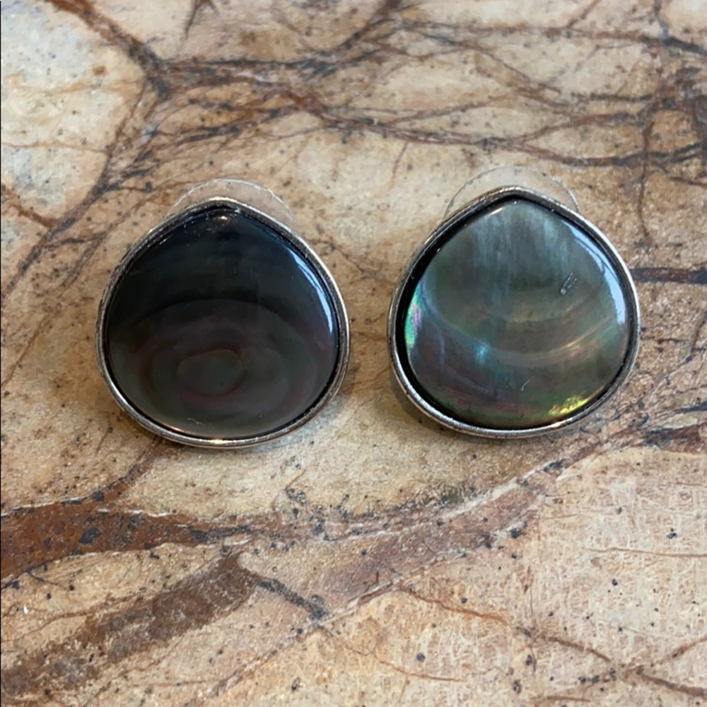 Black pearlized studs